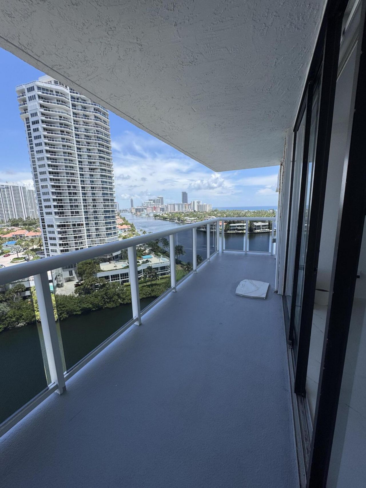 20515 E Country Club Drive, Unit 1442, Miami, FL 33180 Photo