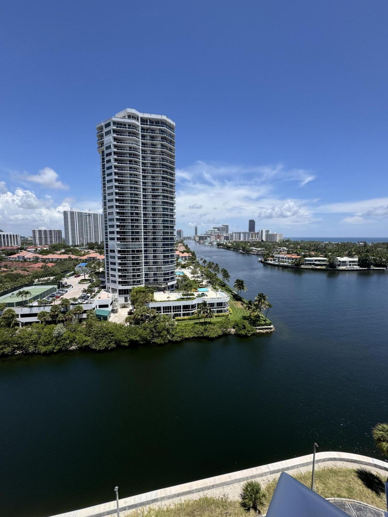 20515 E Country Club Drive, Unit 1442, Miami, FL 33180 Photo