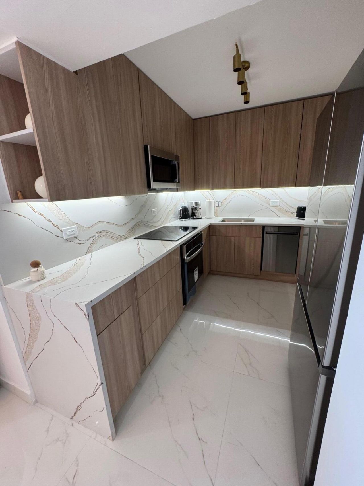 20515 E Country Club Drive, Unit 1442, Miami, FL 33180 Photo