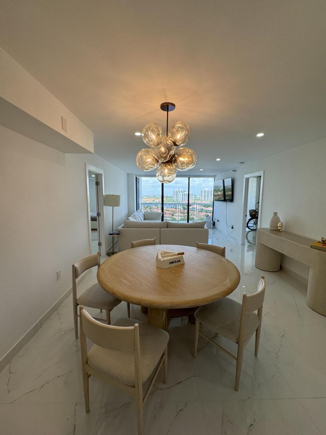 20515 E Country Club Drive, Unit 1442, Miami, FL 33180 Photo