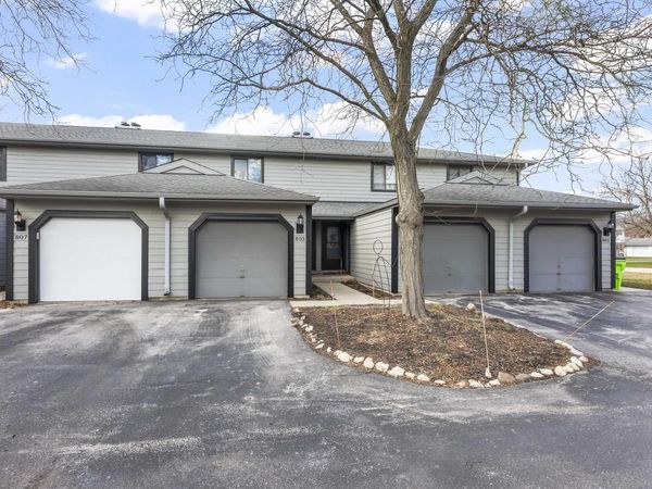 805 S Imperial DRIVE, Hartland, WI 53029