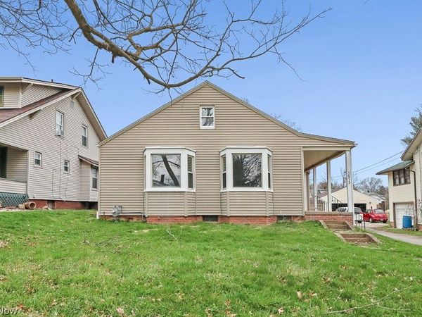 1073 Parkside Drive, Alliance, OH 44601