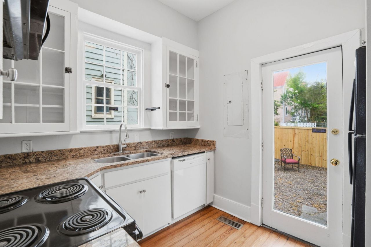 97 Smith Street Photo 12