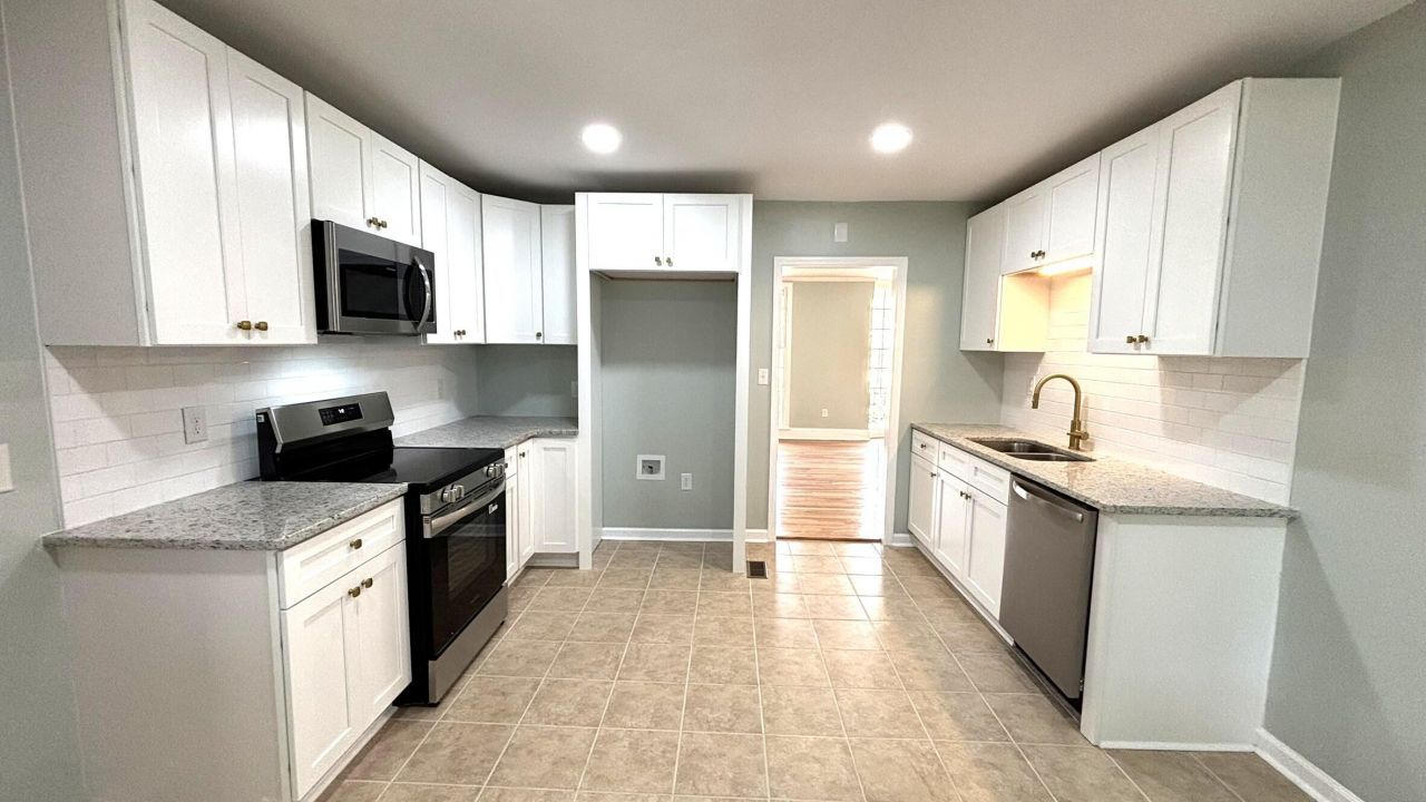 421 River Drive Photo 7