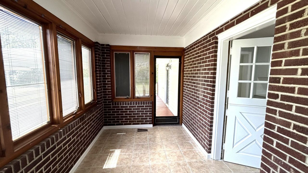 421 River Drive Photo 9