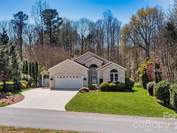 3041 Peachtree Street Extension, Claremont, NC 28610