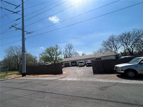 401 Akron Street , Gravette, AR 72736