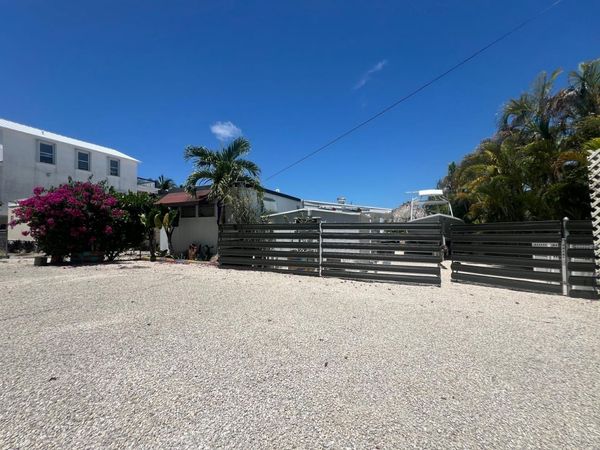 8 Grassy Road, KEY LARGO, FL 33037