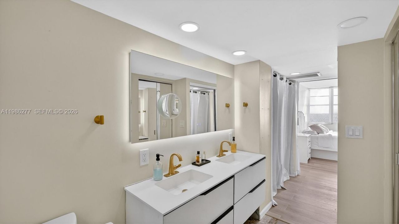 6450 Collins Ave, Unit 903, Miami Beach, FL 33141 Photo