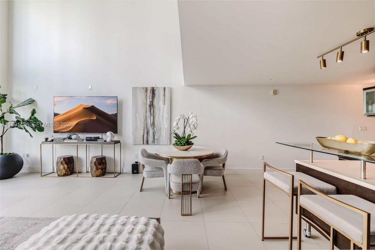 6000 Collins Ave, Unit 523, Miami Beach, FL 33140 Photo