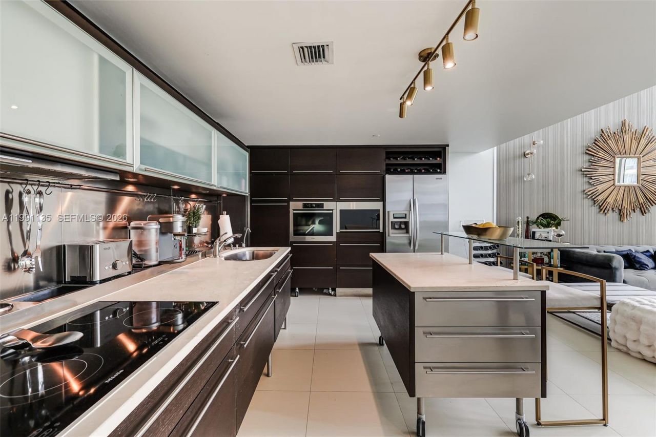 6000 Collins Ave, Unit 523, Miami Beach, FL 33140 Photo