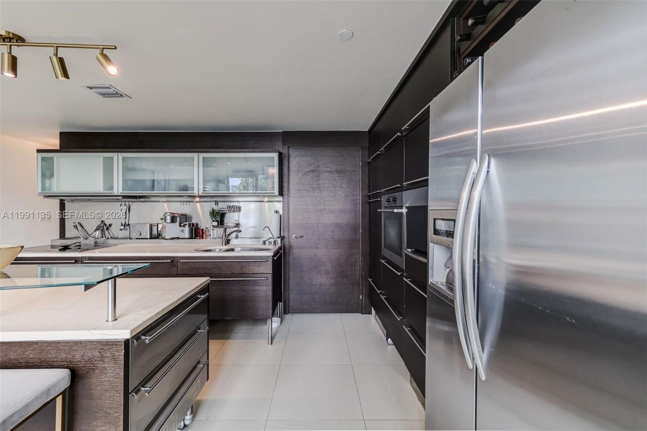 6000 Collins Ave, Unit 523, Miami Beach, FL 33140 Photo