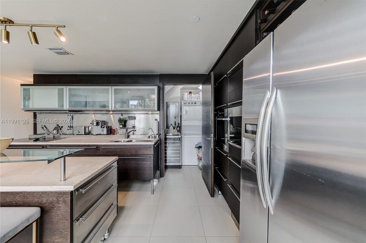 6000 Collins Ave, Unit 523, Miami Beach, FL 33140 Photo