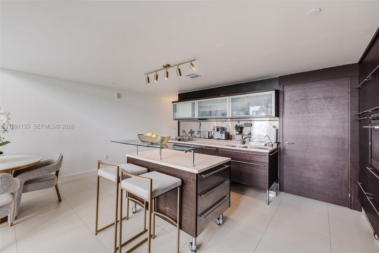 6000 Collins Ave, Unit 523, Miami Beach, FL 33140 Photo