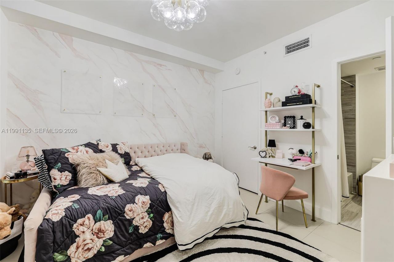 6000 Collins Ave, Unit 523, Miami Beach, FL 33140 Photo