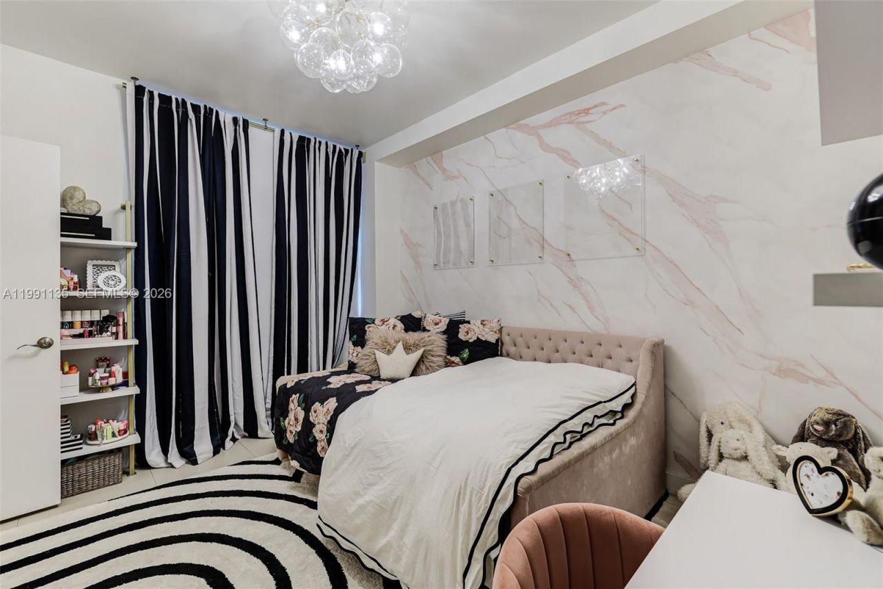 6000 Collins Ave, Unit 523, Miami Beach, FL 33140 Photo