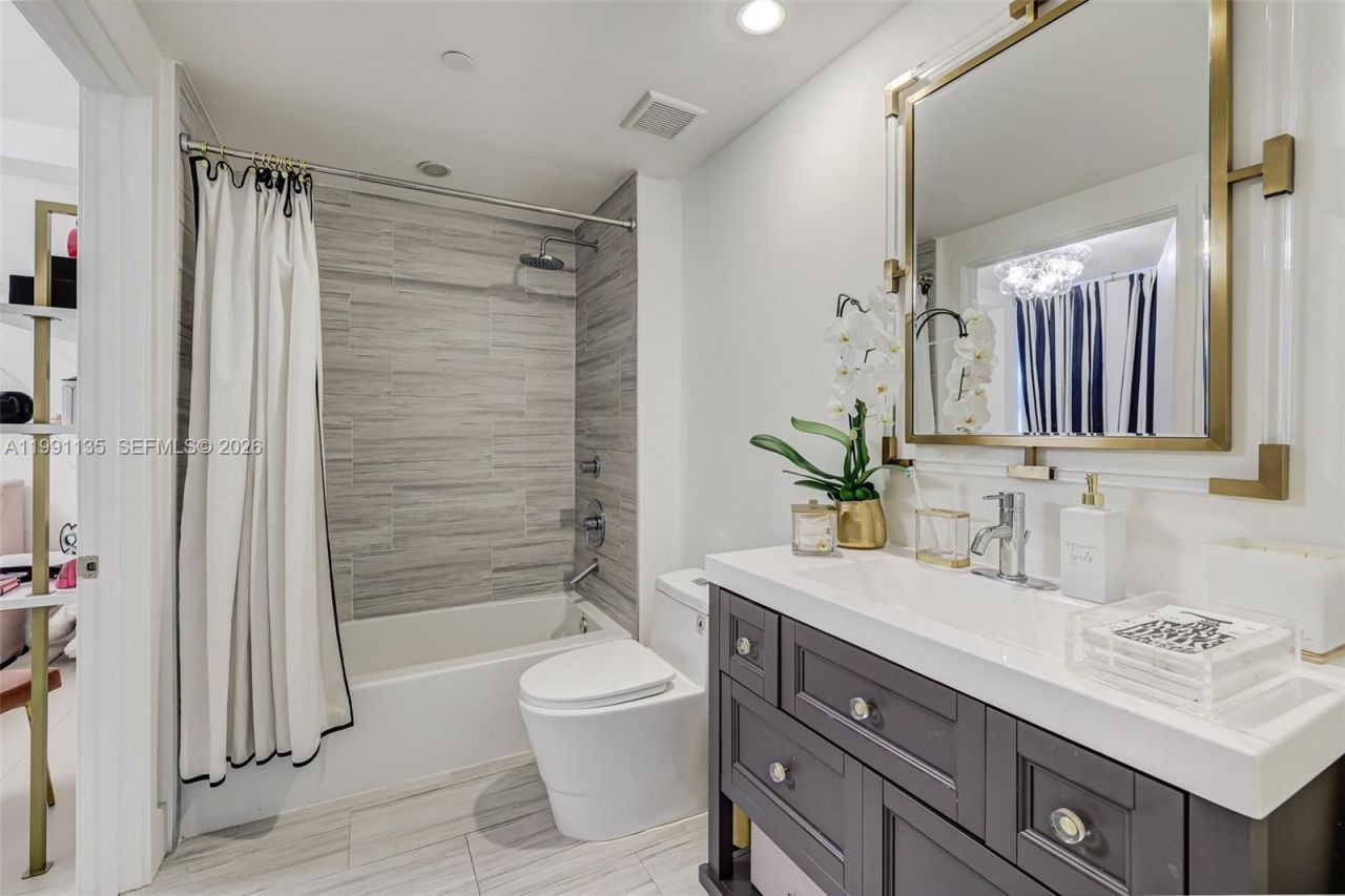 6000 Collins Ave, Unit 523, Miami Beach, FL 33140 Photo