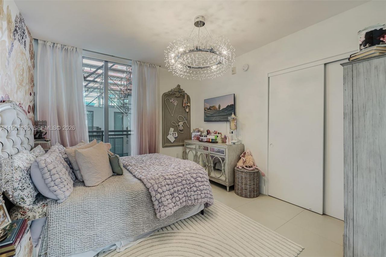 6000 Collins Ave, Unit 523, Miami Beach, FL 33140 Photo