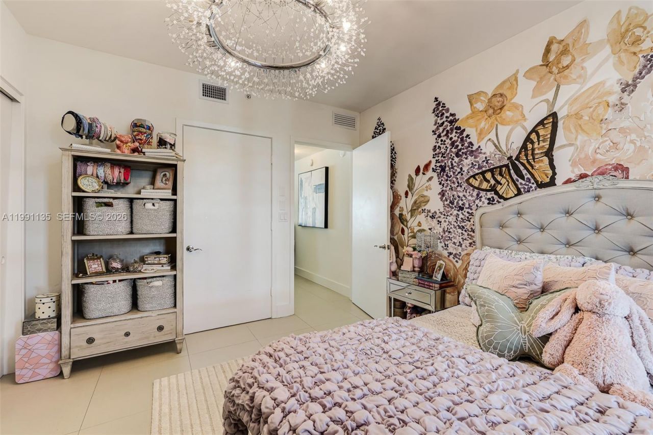 6000 Collins Ave, Unit 523, Miami Beach, FL 33140 Photo