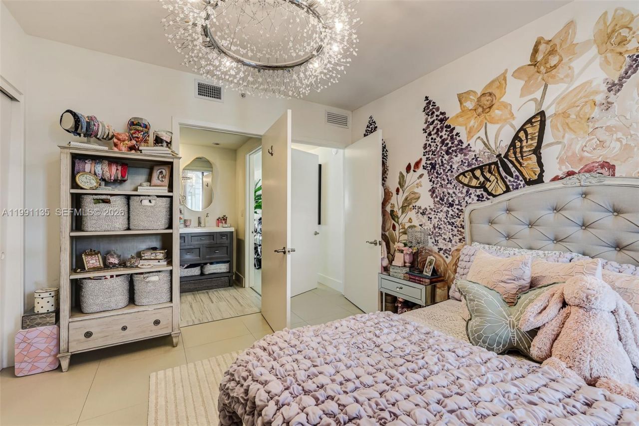 6000 Collins Ave, Unit 523, Miami Beach, FL 33140 Photo