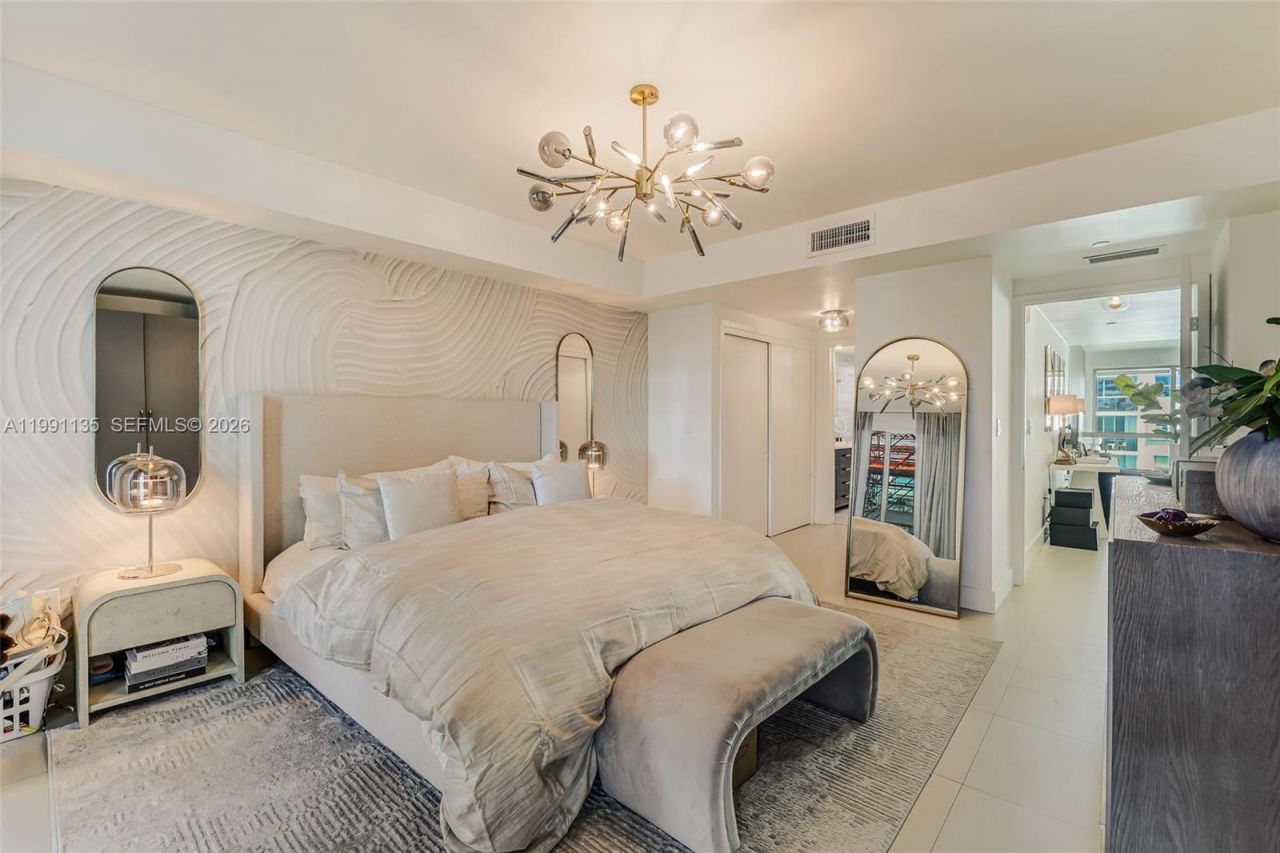 6000 Collins Ave, Unit 523, Miami Beach, FL 33140 Photo