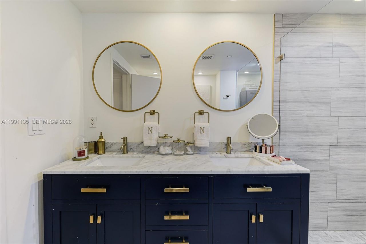 6000 Collins Ave, Unit 523, Miami Beach, FL 33140 Photo