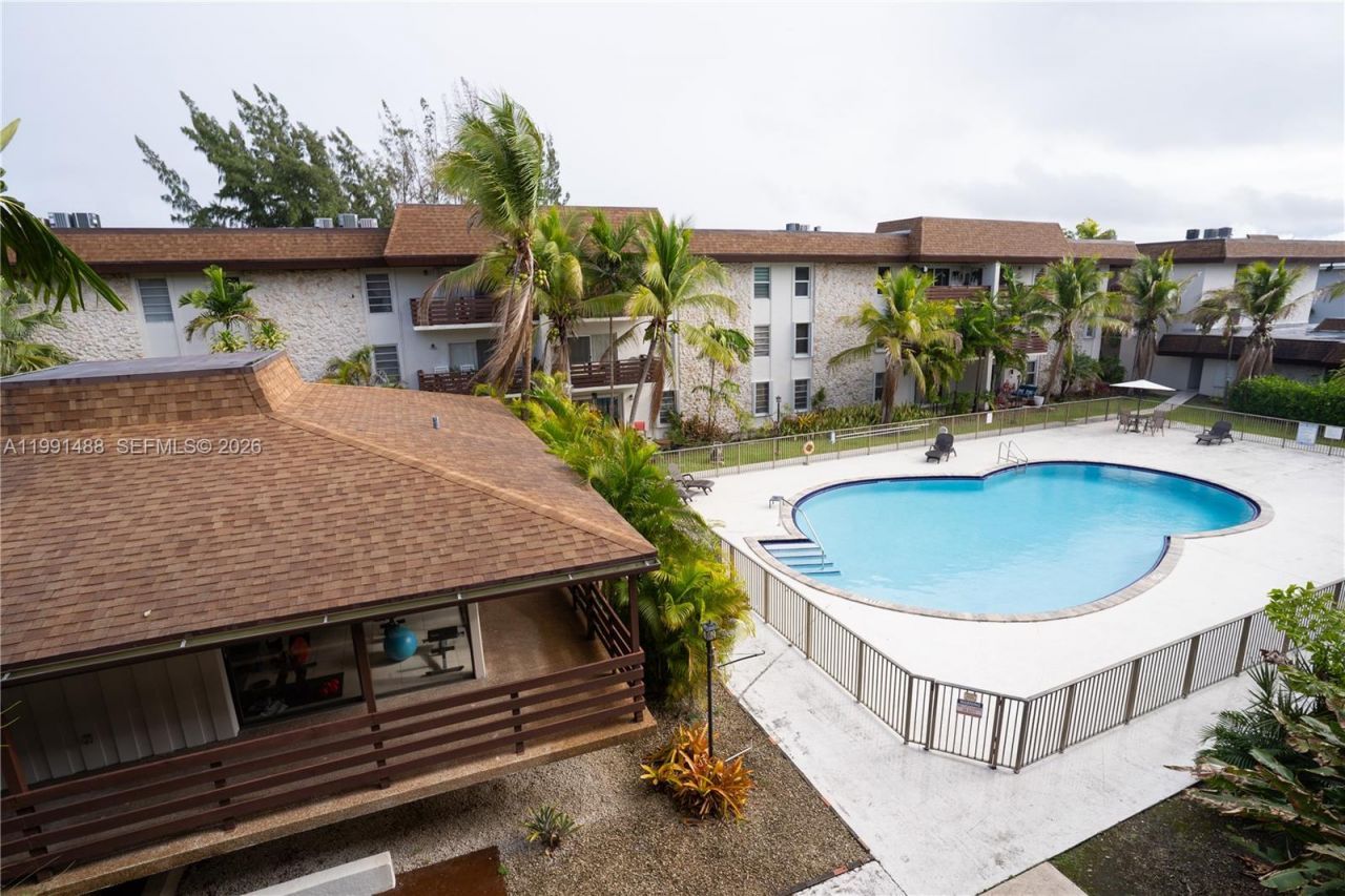 7483 SW 82nd St , Unit A308, Miami, FL 33143 Photo