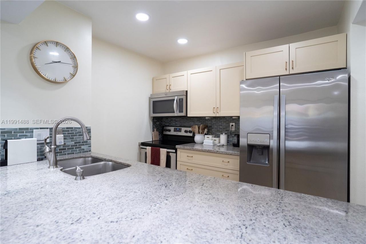 7483 SW 82nd St , Unit A308, Miami, FL 33143 Photo