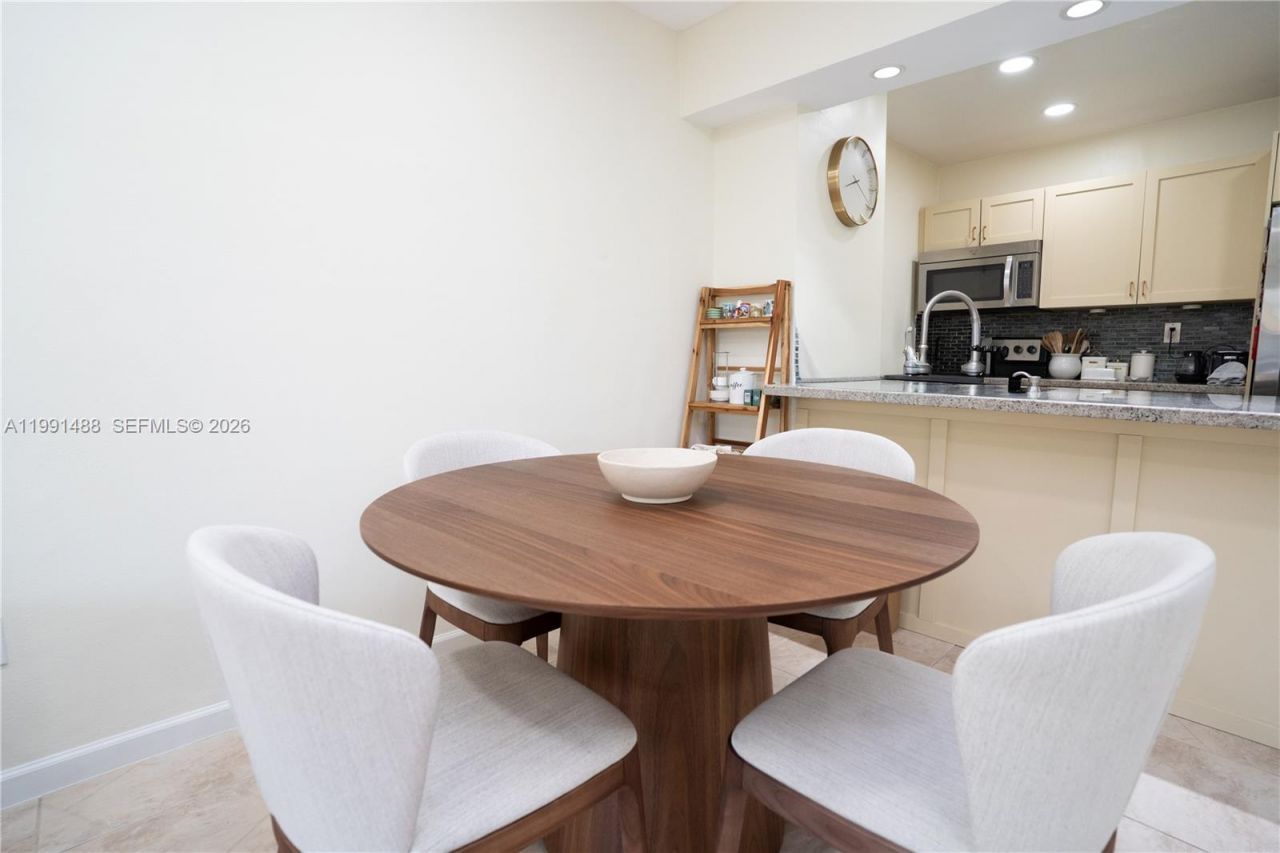 7483 SW 82nd St , Unit A308, Miami, FL 33143 Photo