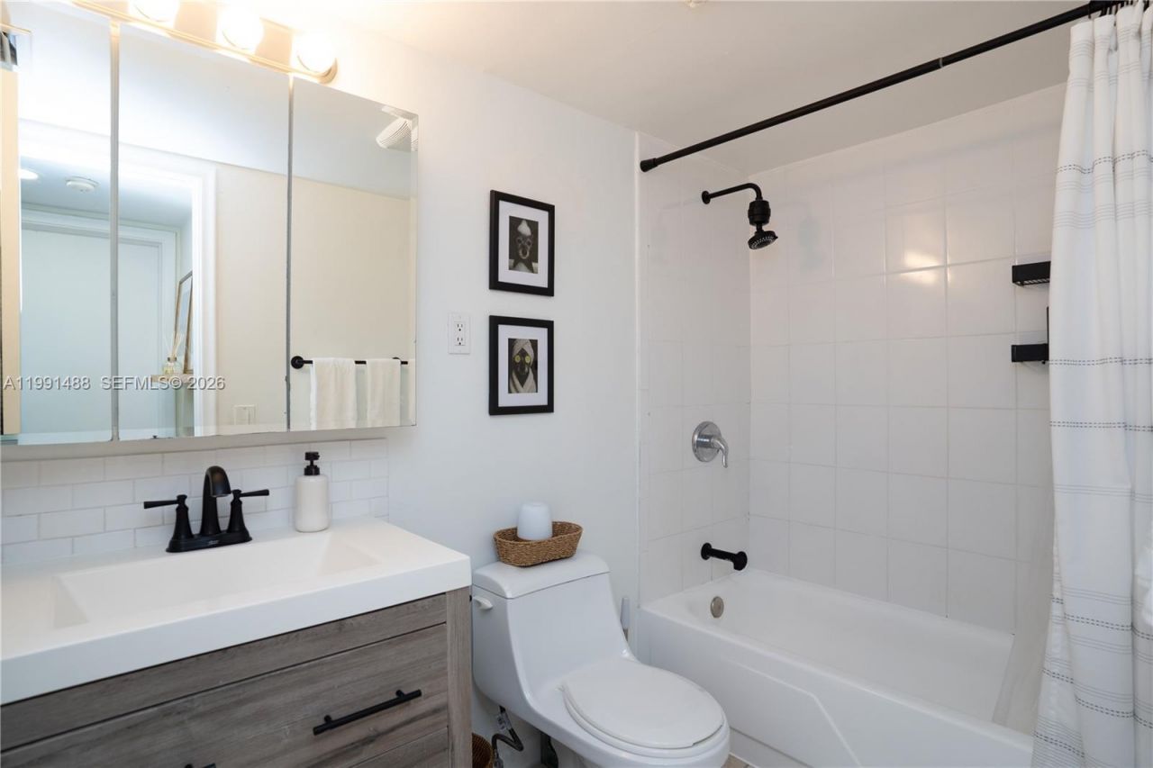 7483 SW 82nd St , Unit A308, Miami, FL 33143 Photo