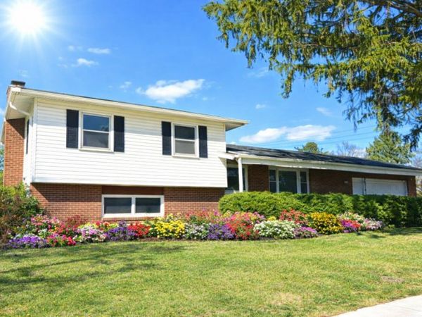 2215 5th Avenue, Sterling, IL 61081