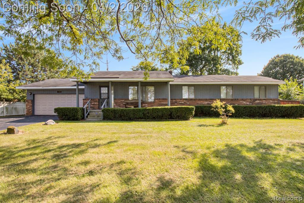 5037 W Court Street, Flint, MI 48532 Main Photo