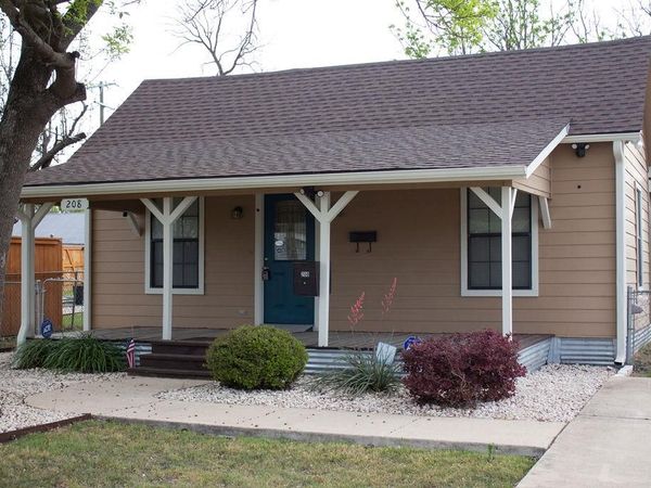 208 Shaw ST, Taylor, TX 76574