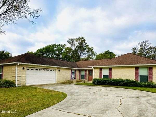 901 Sunfish Street, Pascagoula, MS 39581