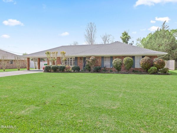 302 E Magnolia Avenue, Abbeville, LA 70510