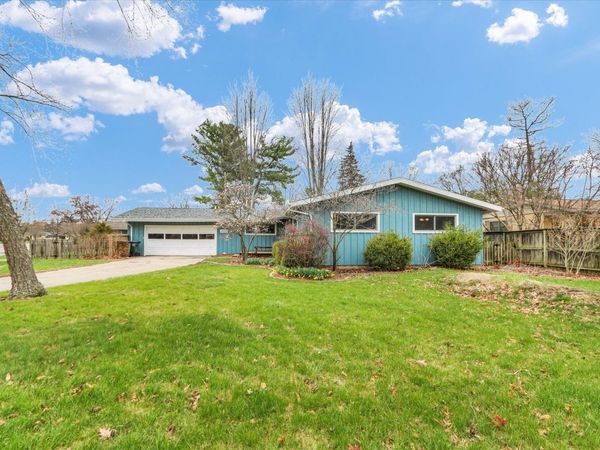 609 E Sunnycrest Court , Urbana, IL 61801