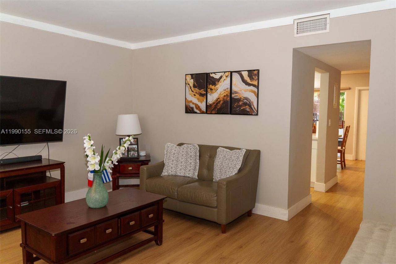 14234 NE 3rd Ct, Unit 11C, Miami, FL 33161 Photo