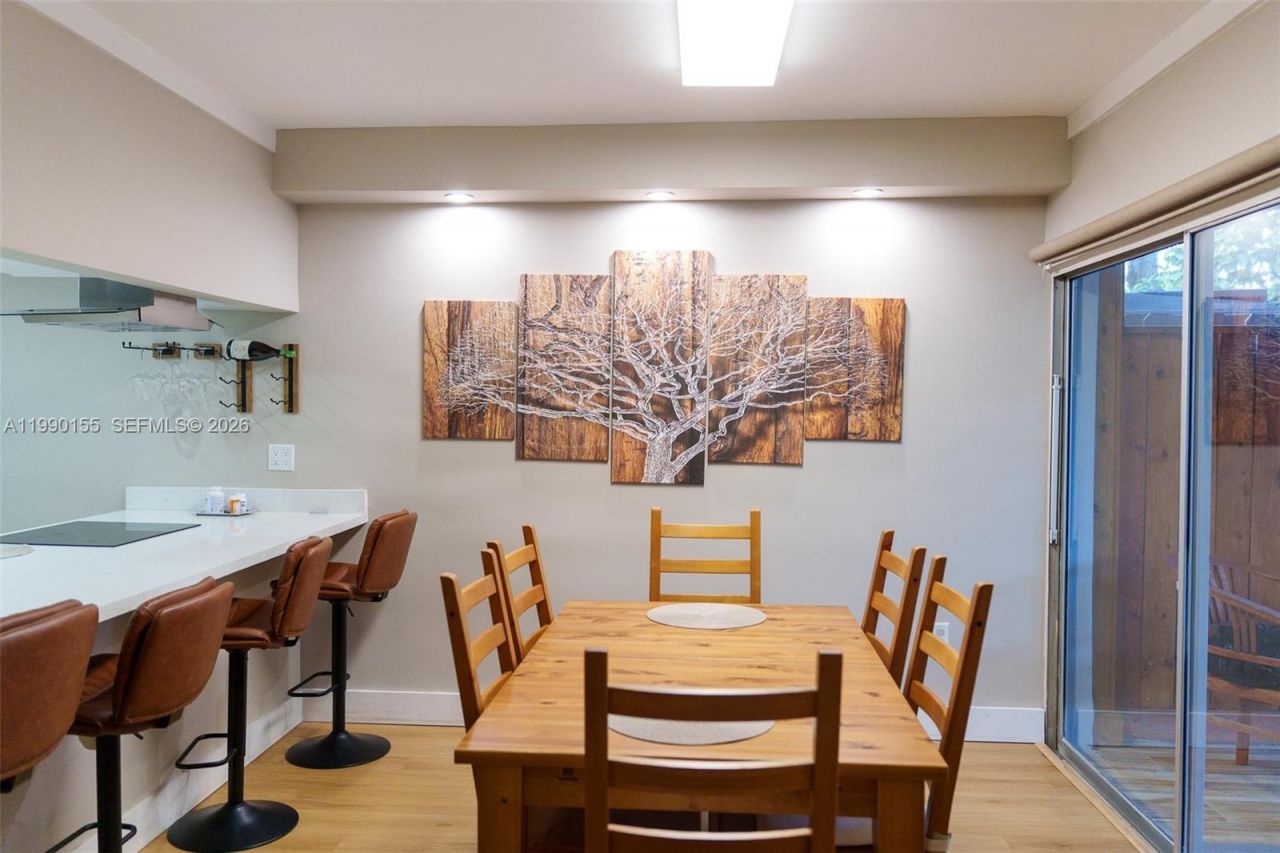 14234 NE 3rd Ct, Unit 11C, Miami, FL 33161 Photo