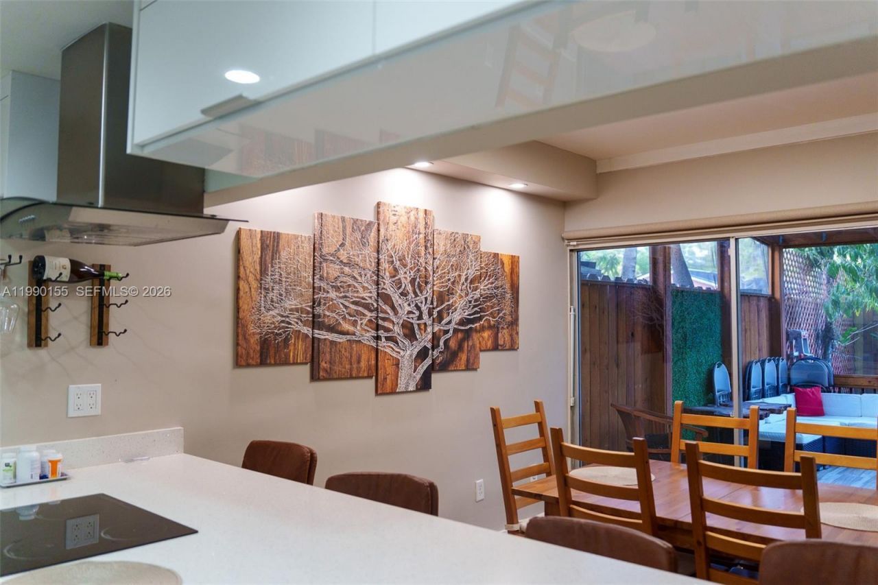 14234 NE 3rd Ct, Unit 11C, Miami, FL 33161 Photo