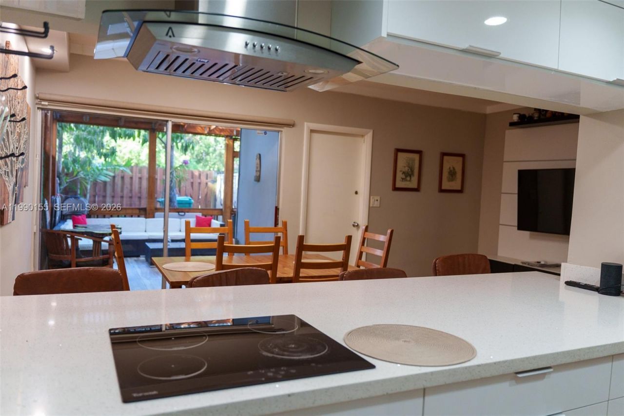 14234 NE 3rd Ct, Unit 11C, Miami, FL 33161 Photo