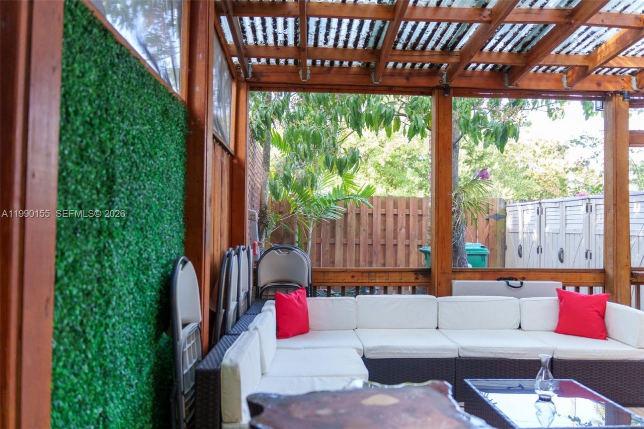 14234 NE 3rd Ct, Unit 11C, Miami, FL 33161 Photo