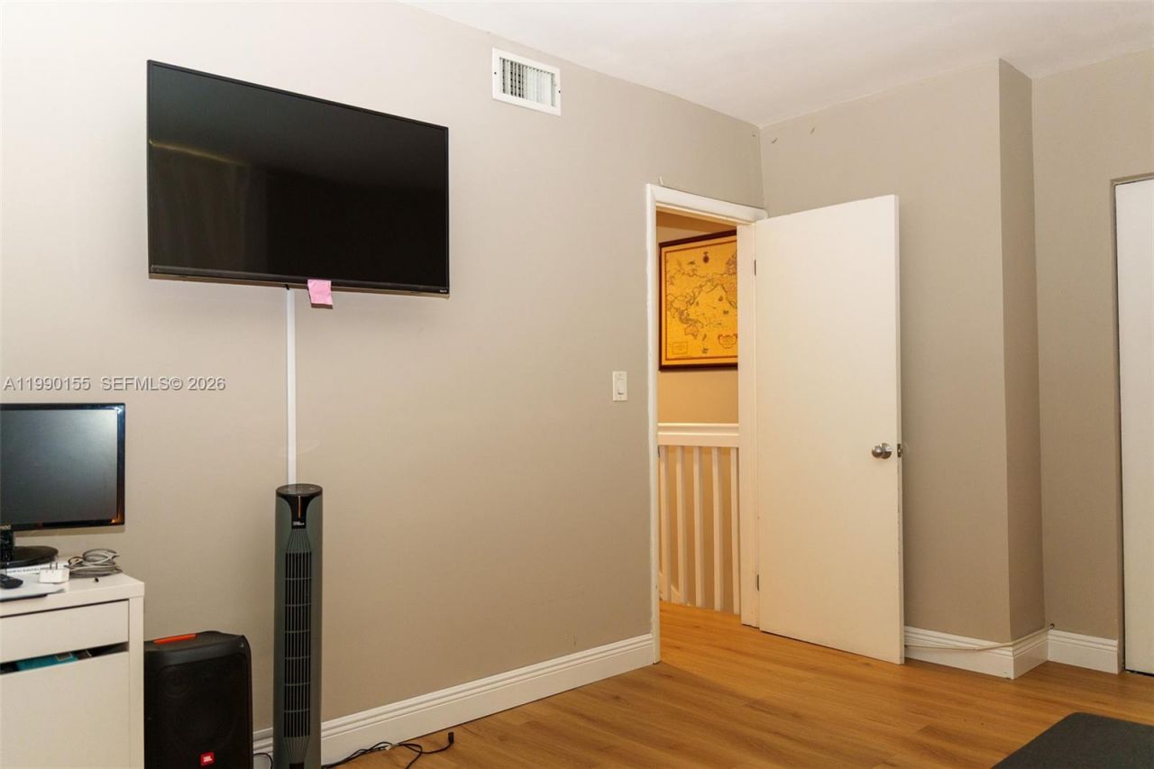 14234 NE 3rd Ct, Unit 11C, Miami, FL 33161 Photo