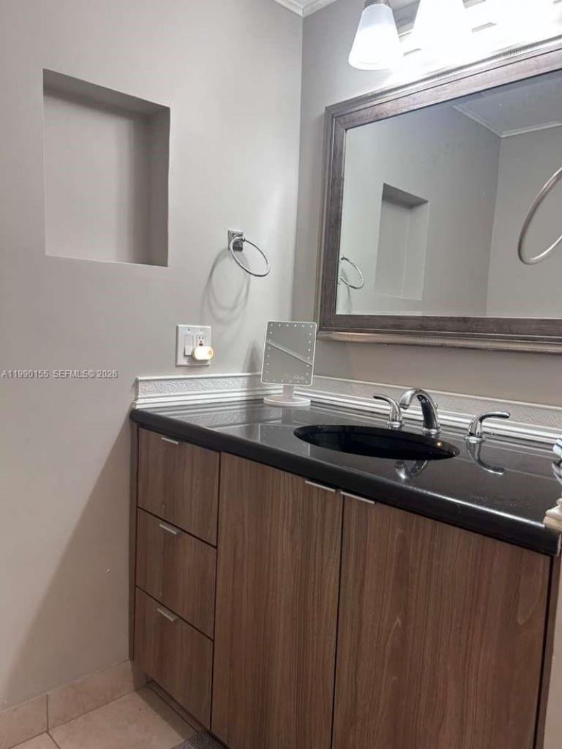 14234 NE 3rd Ct, Unit 11C, Miami, FL 33161 Photo