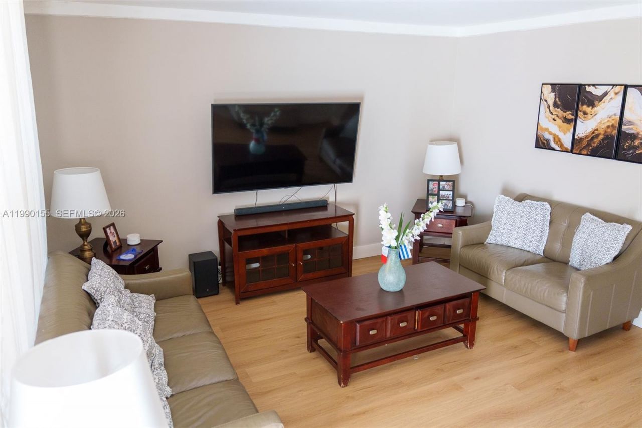 14234 NE 3rd Ct, Unit 11C, Miami, FL 33161 Photo