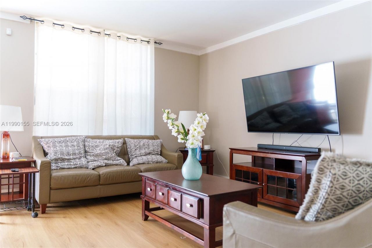 14234 NE 3rd Ct, Unit 11C, Miami, FL 33161 Photo