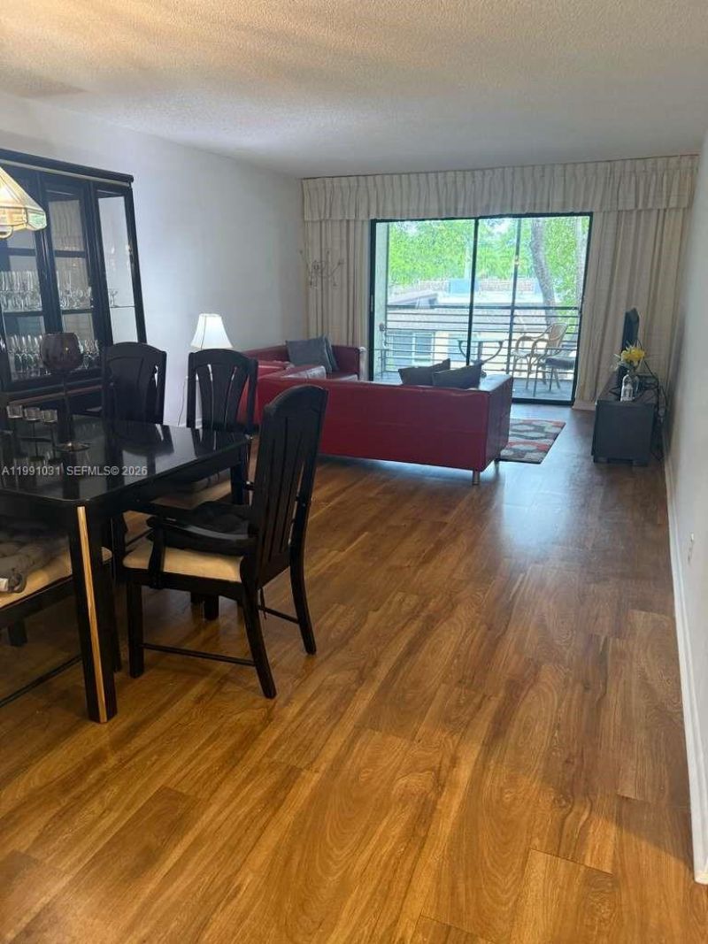 2 Briarwood Cir, Unit 212, Hollywood, FL 33024 Photo