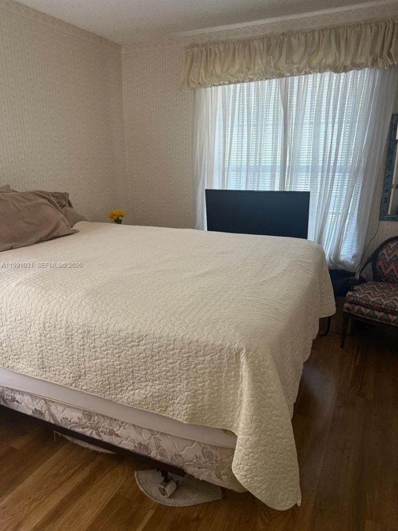 2 Briarwood Cir, Unit 212, Hollywood, FL 33024 Photo