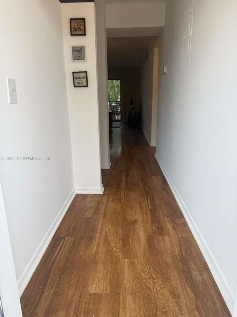 2 Briarwood Cir, Unit 212, Hollywood, FL 33024 Photo