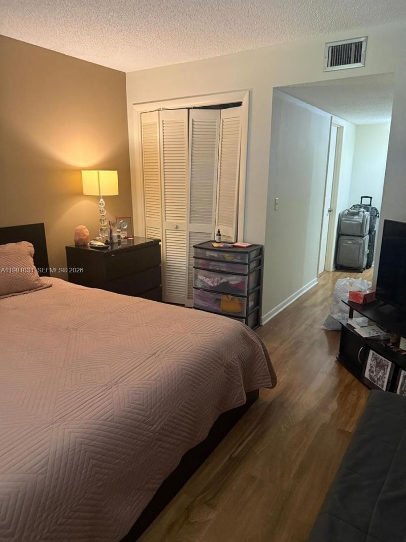 2 Briarwood Cir, Unit 212, Hollywood, FL 33024 Photo