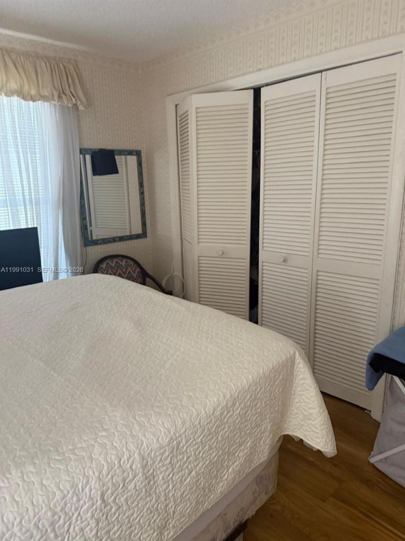 2 Briarwood Cir, Unit 212, Hollywood, FL 33024 Photo